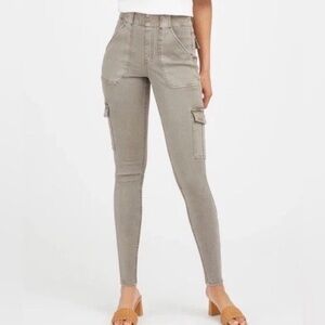 Spanx Stretch Twill Ankle Cargo Pant Size Medium desert dune colour